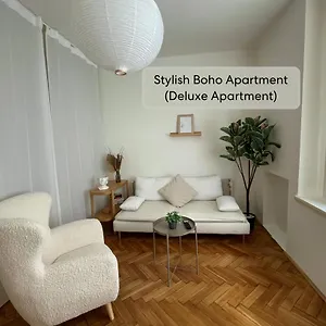 urban-retreat-i-modern-boho-apartments-in-lovely-letn.praguehotelsweb.com/